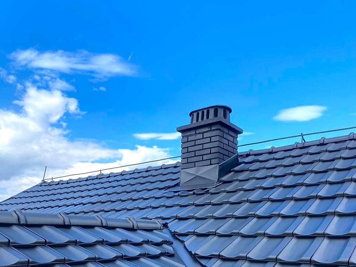 Çati e bojatisur antracit – pamje moderne