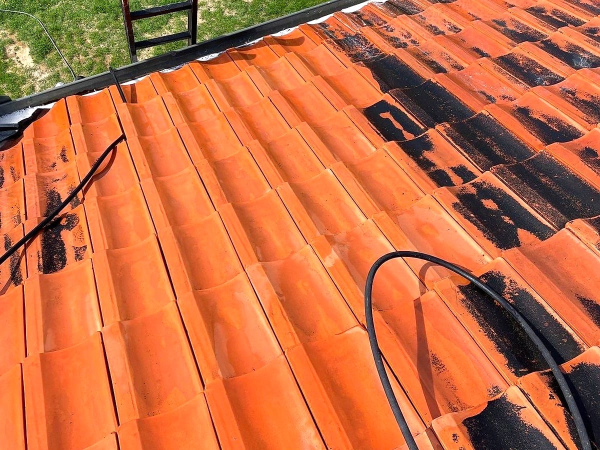 Larje me presion mbi pllaka terrakote