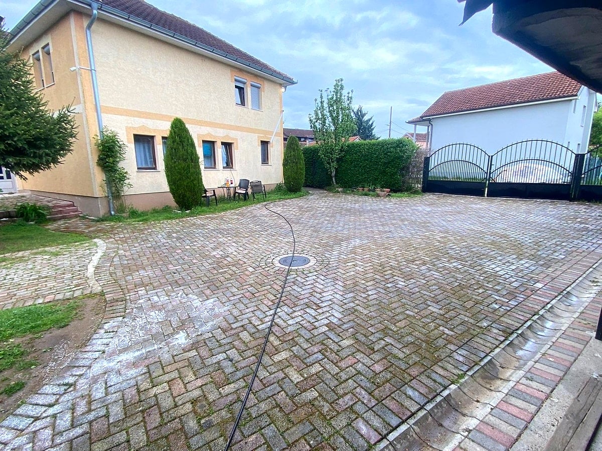 Shteg gjatë larjes me presion