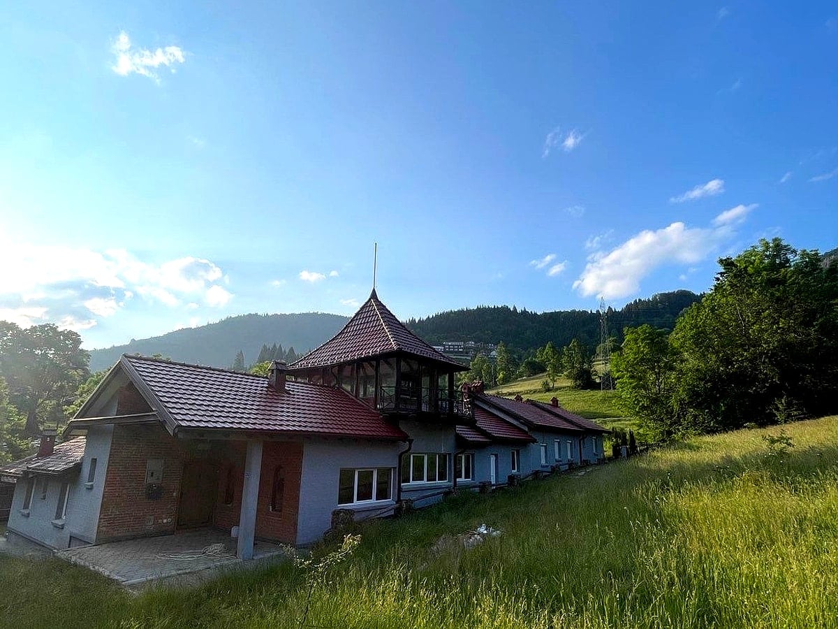 Ekipi i Kompanisë së Pastrimit Alijaj në punë