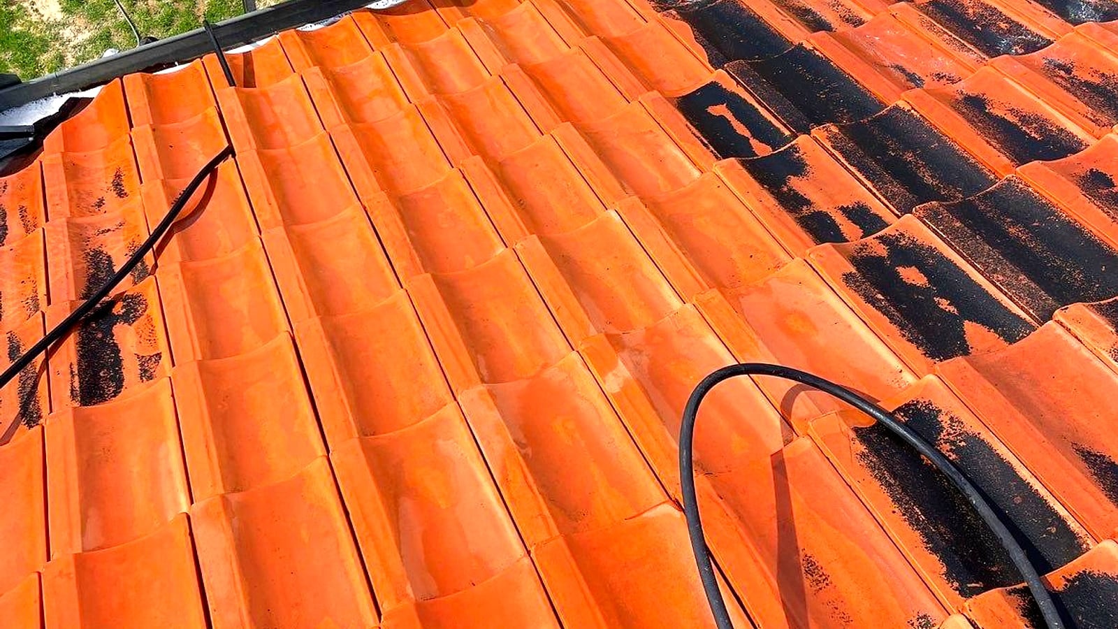 Larje me presion – pllaka terrakote nën sprej uji, punë aktive